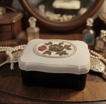 Vintage šperkovnice s motivem růže