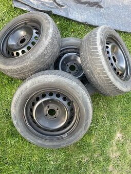 Plechové disky R15 + zimní pneu 195/65 R15 (4x100)