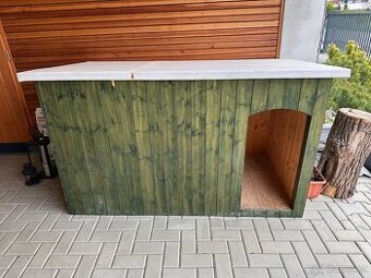 Zateplená psí bouda s předsíní pro velké plemeno