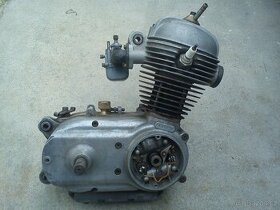 Motor čtyřtakt 50 ccm vidlice tlumiče německé?
