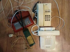 Prodám 4  retro telefony