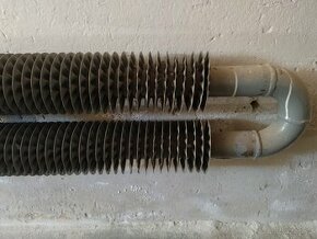 Starý spirálový industriální radiator - 1