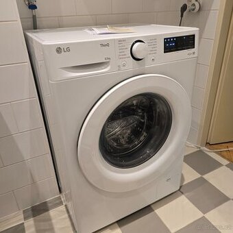 Úzká parní pračka LG 8,5 kg 1200 ot. Direct Drive A