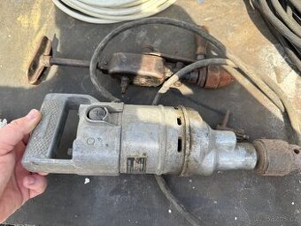 Prodám ruční a elektrickou vrtačku