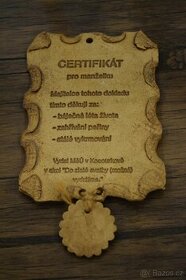 Závěsné ,keramické a dřevěné dekorace