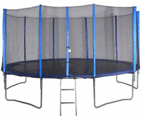 Nová trampolína Spartan 396 cm se sítí a žebříkem.