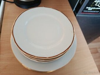 Porcelánové talíře a mísy retro