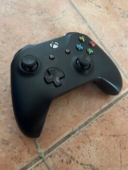Xbox ovladač - 1