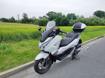 Honda Forza 300, původ ČR, perfektní stav