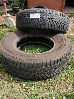 Prodám 2 ks pneu 225/70 R15 zimní