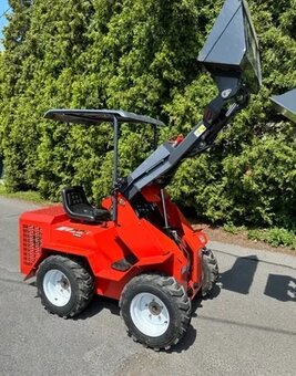 Mininakladač CR-390, kolový nakladač 300 kg nosnost