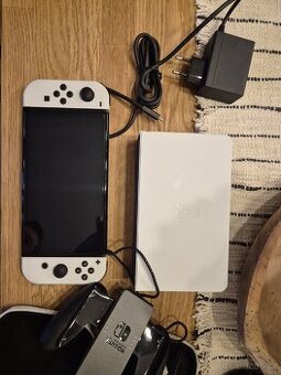 Nintendo switch OLED + 3 hry + 2 micro sd karta