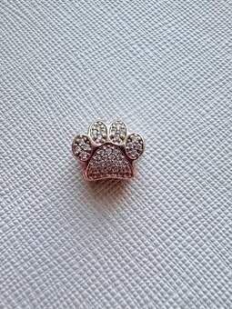 Pandora Rose Gold tlapka