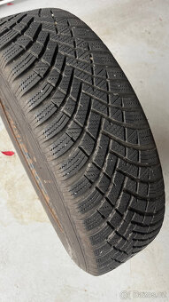 Sada zimních pneumatik (215/65 R16)