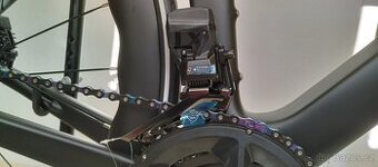 silniční karbonové kolo s elektronickým řazením