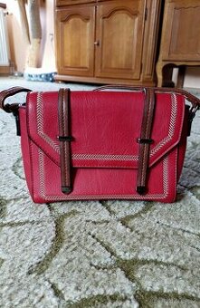 Nová kožená kabelka