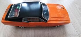 hračka plechové autíčko