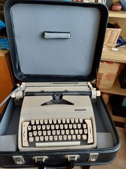 Kufříkový psací stroj CONSUL
