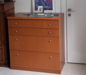 Komoda prádelník zásuvková skříň
