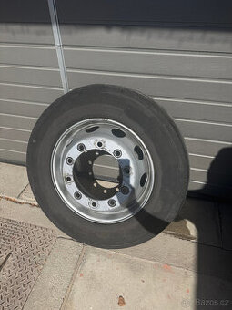 Pneu s diskem 315/60 R22,5