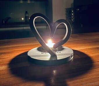 Originální svícen ve tvaru srdce