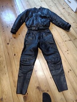 Kožená bunda a kalhoty na motorku