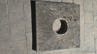 Poptávám komínovou desku / hlavu (z pískovce), cca 60x60 cm