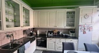 Venkovská vestavěná kuchyně se spotřebiči,5657