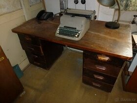 retro kancelář, dřevěný nábytek