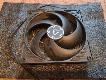 3x140mm a 2x120mm větráček