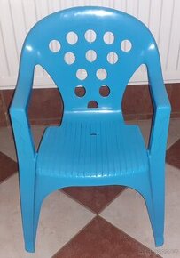 Dětská plastová židle