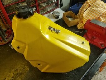 Suzuki DRZ 400 - plastová nádrž