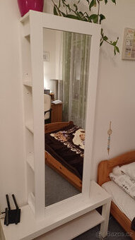 Prodám bílou zrcadlovou skříňku