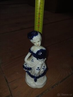 porcelánova figurka dívky