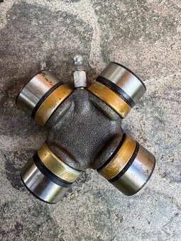 Kříž kardanu asi AVIA - nový