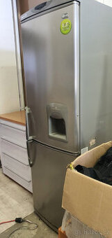 LG lednice s výdejníkem vody/ledu