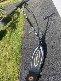 Elektrická koloběžka RazorPower Core E90