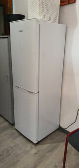 lednice s mrazákem dole
