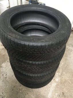 Prodám zimní pneu Nokian R17 215/55