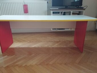 Stůl vyrobený stolařem - 1
