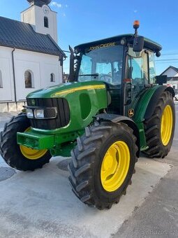 Predám traktor JOHN DEERE 5820