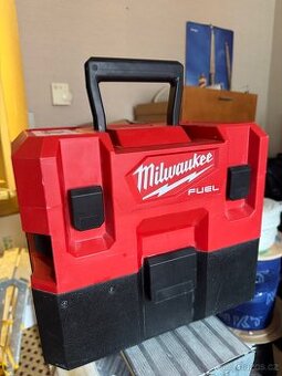 Milwaukee M12 vysavač FVCL-0
