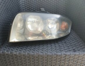 Audi A2 přední světlo