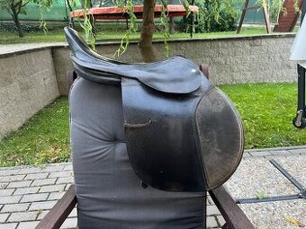 Starší kožené sedlo