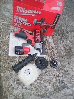 MILWAUKEE M12 BPS-0 Aku leštička + baterie 4Ah