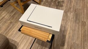 Prodám krabici od Apple MacBook Air M2 model A2681