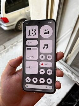 Nothing Phone (2)