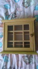 Malá dřevěná skřínka