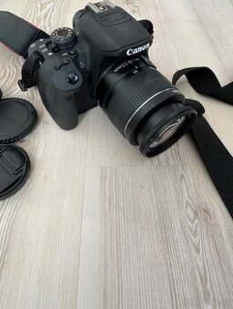 Canon EOS 700D