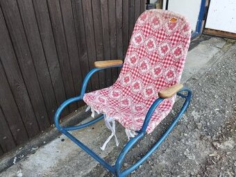 Houpací křeslo dětské funkcionalismus